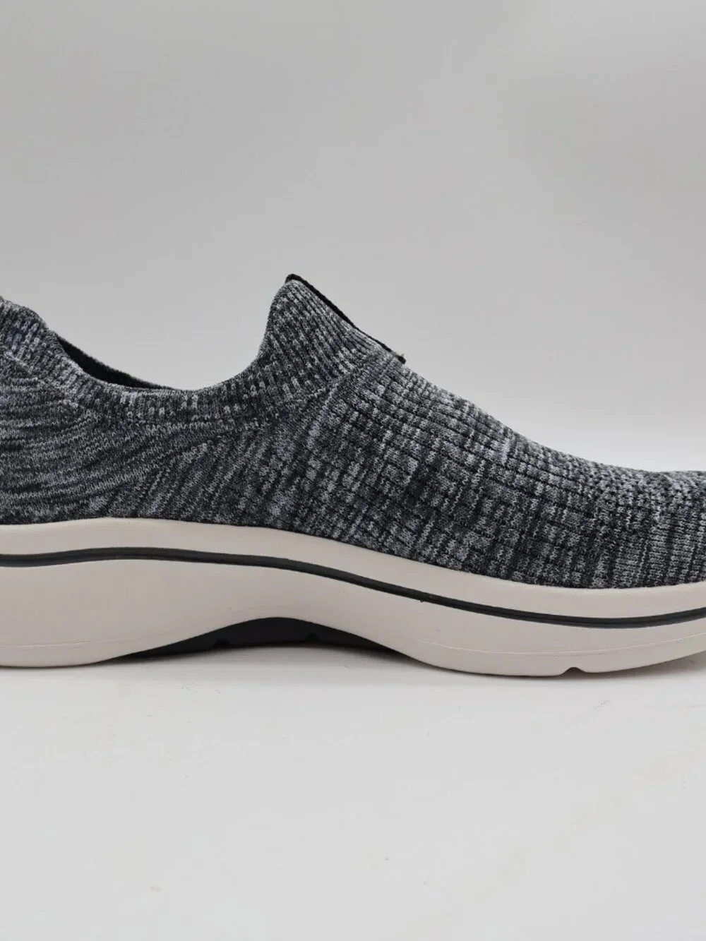 Skechers Go Walk Arch Fit Women's Slip On Gray Blue Rainbow Sunrise Size 10